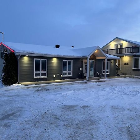 Hotel Auberge St-Felicien Сен-Фелисьен Экстерьер фото