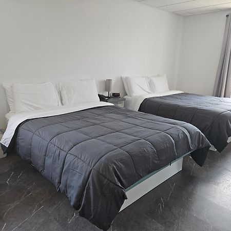 Hotel Auberge St-Felicien Сен-Фелисьен Экстерьер фото